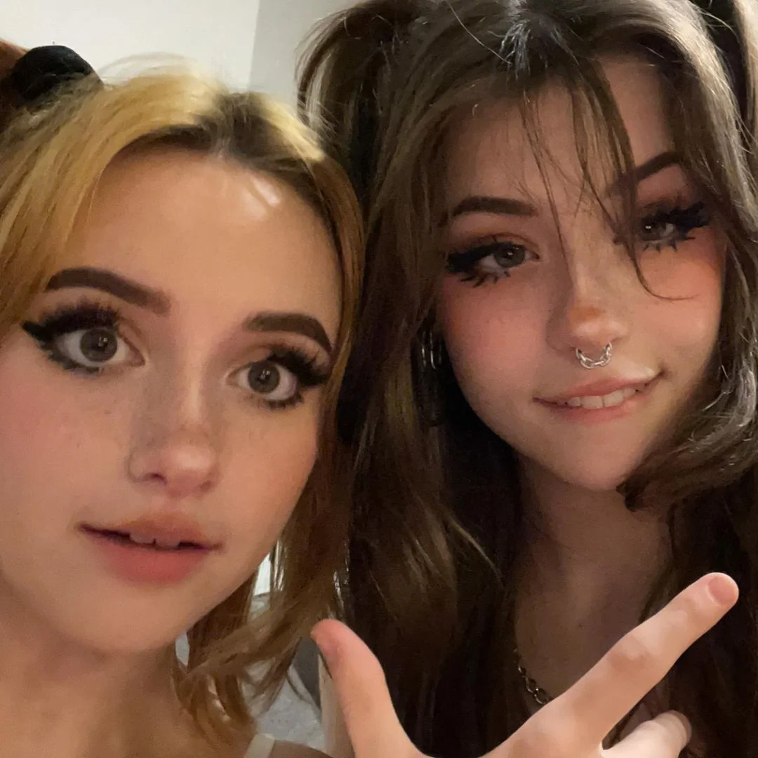 Trước khi bị phát tán ảnh và video nhạy cảm, streamer Hannah owo gây sốt với nụ hôn đồng giới trên sóng livestream - Hình 11