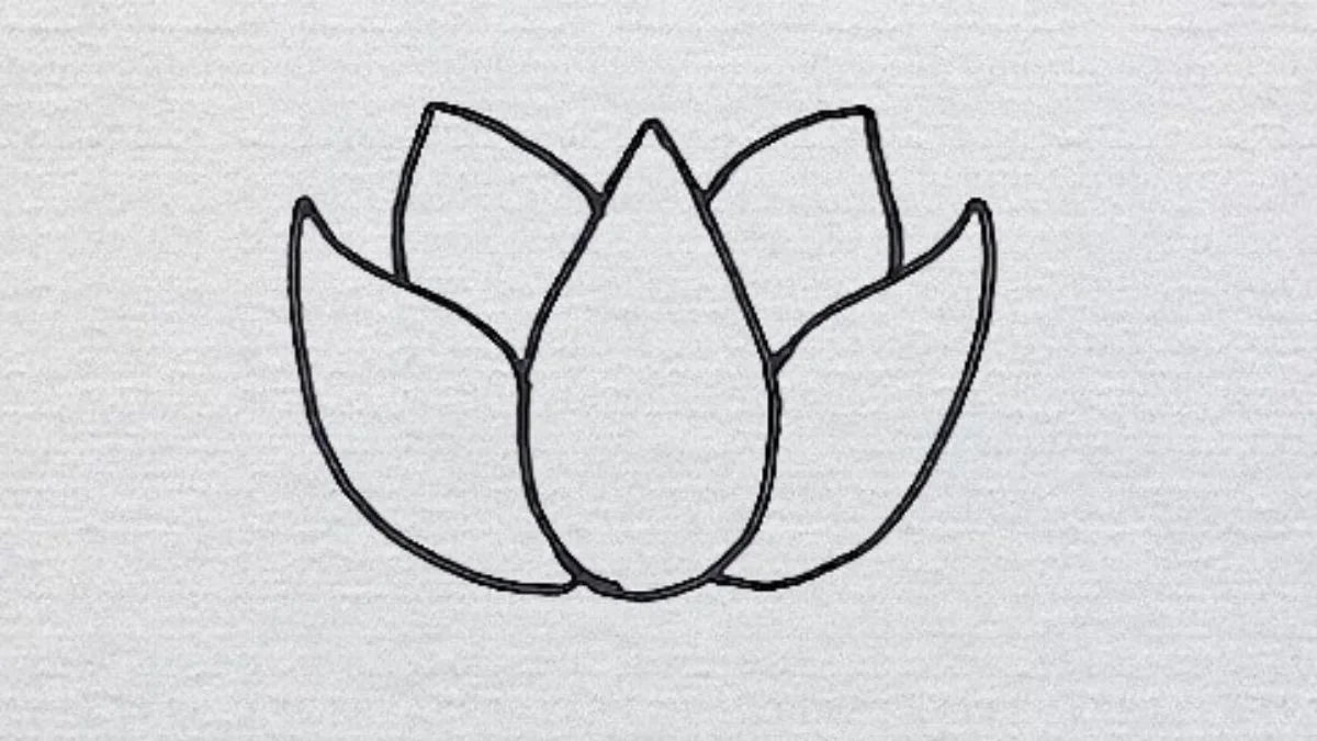 Cách vẽ hoa sen nhỏ nhắn - bước 1
