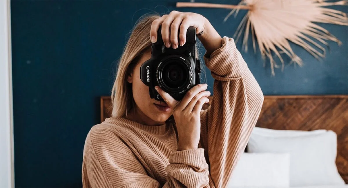 Có thể chhọn máy ảnh kỹ thuật số để chụp selfie nếu được