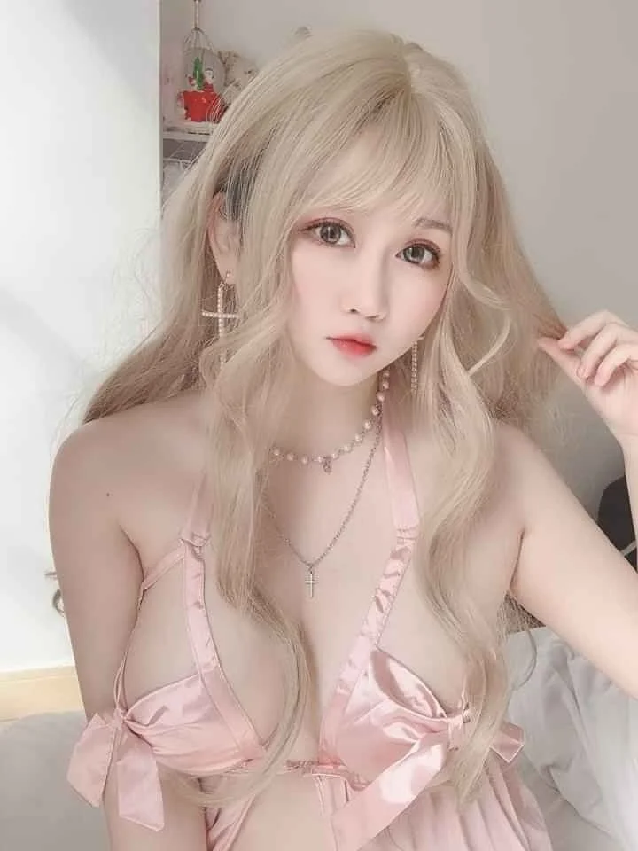 cô gái Xinh Đẹp Trong Trang Phục Đồ Bơi