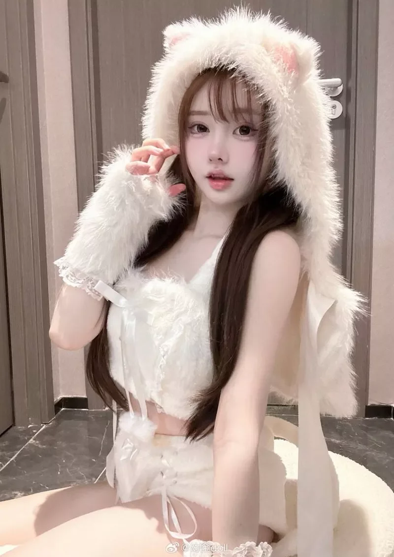 Ảnh Gái Xinh Khoe Hàng Đẹp Tự Nhiên