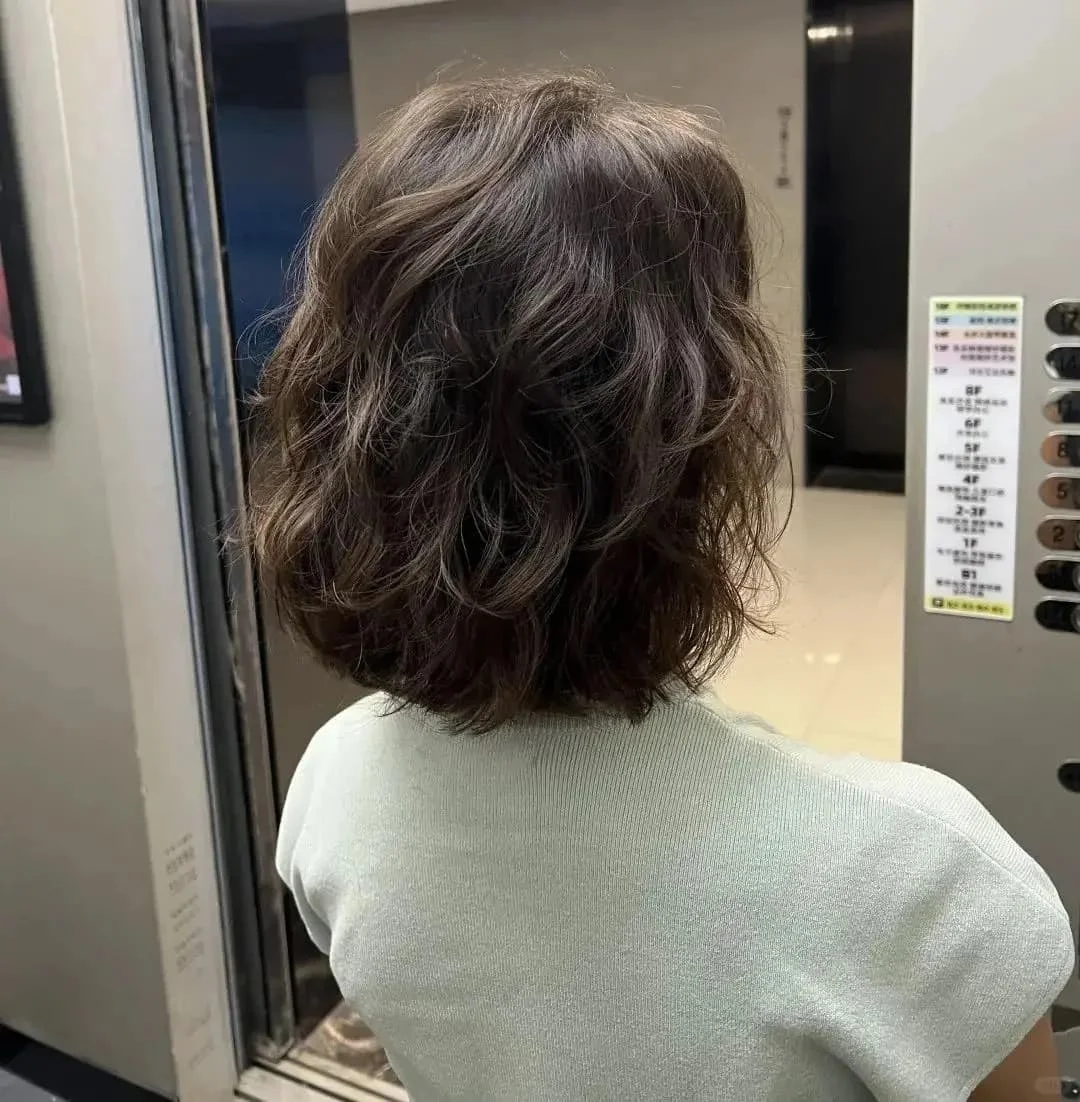 Đây là những kiểu tóc uốn ngắn dành cho người lười, đơn giản nhưng làm nổi bật khí chất