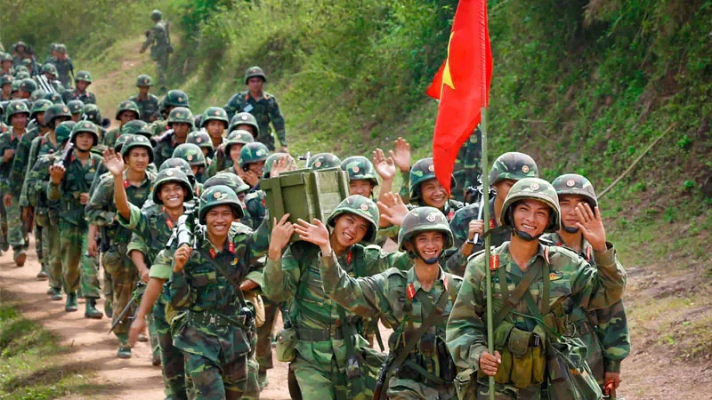 Hình ảnh bộ đội đi hành quân - hình 1
