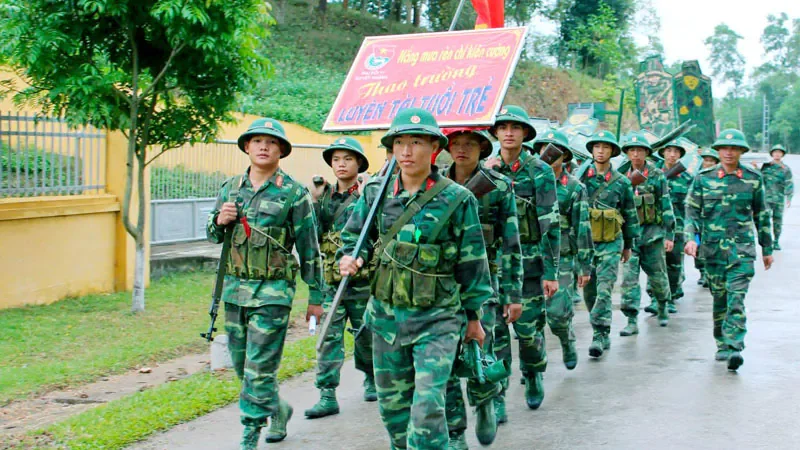 Hình ảnh bộ đội đi hành quân - hình 2