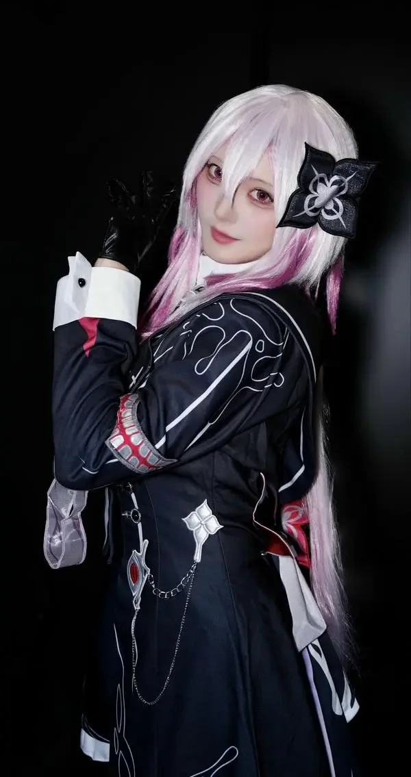 Em cosplay anime lồn hồng mời đụ bạo