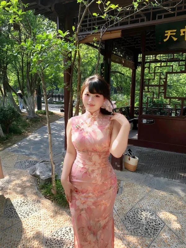 gái xinh vú to 9
