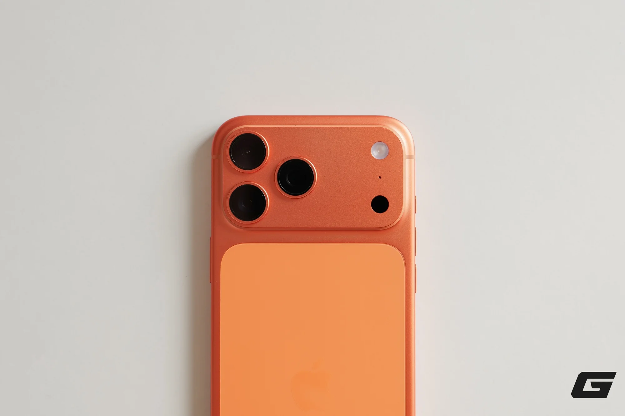 Mở hộp iPhone 17 Pro và iPhone 17 Pro Max chính hãng: Màu cam nổi bật, màu bạc tinh tế, chọn màu nào bây giờ?