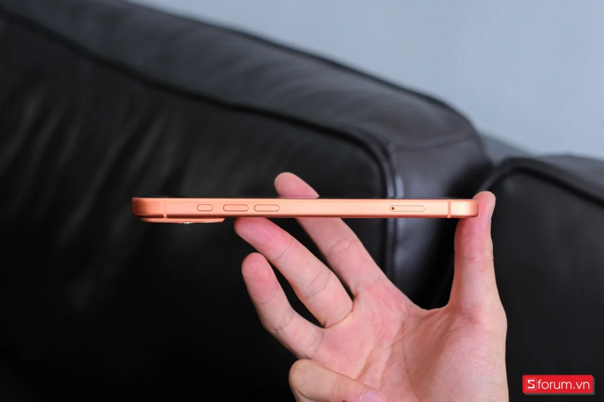 Cạnh phải của iPhone 17 Pro Max