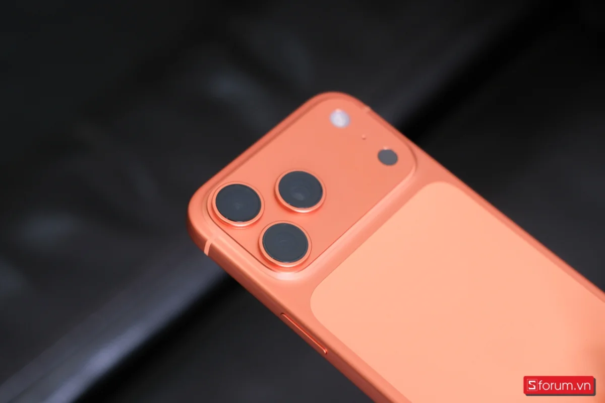 Cụm camera trên iPhone 17 Pro Max được thiết kế mới, khác biệt hơn so với các phiên bản trước