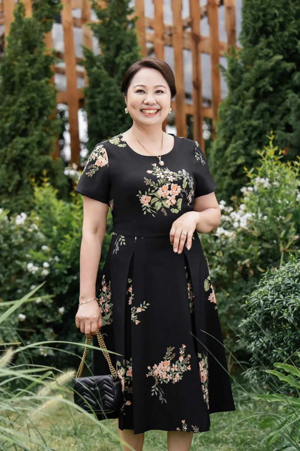 Mẫu đầm trung niên cổ tròn đơn giản, thanh lịch