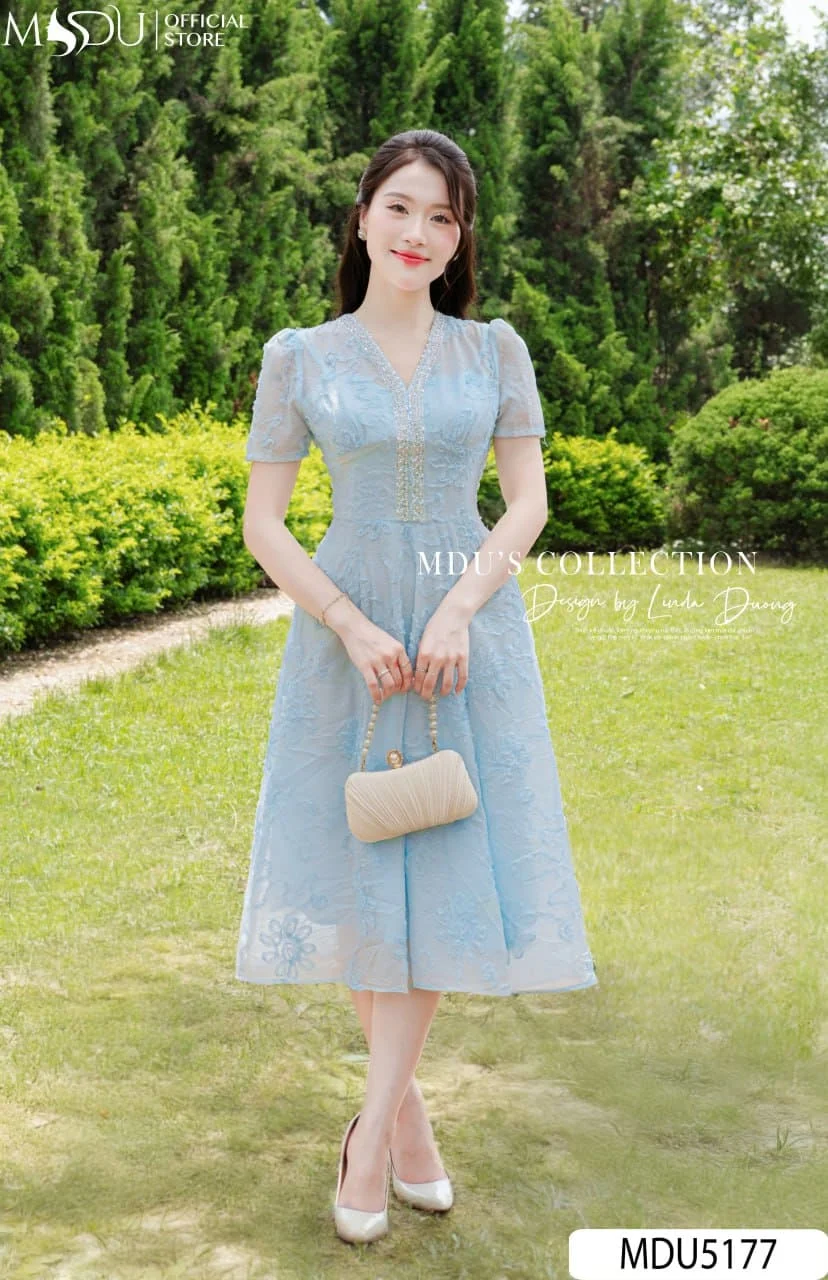 Đầm Công Sở Trung Niên Chữ A: Tôn Dáng, Trẻ Trung