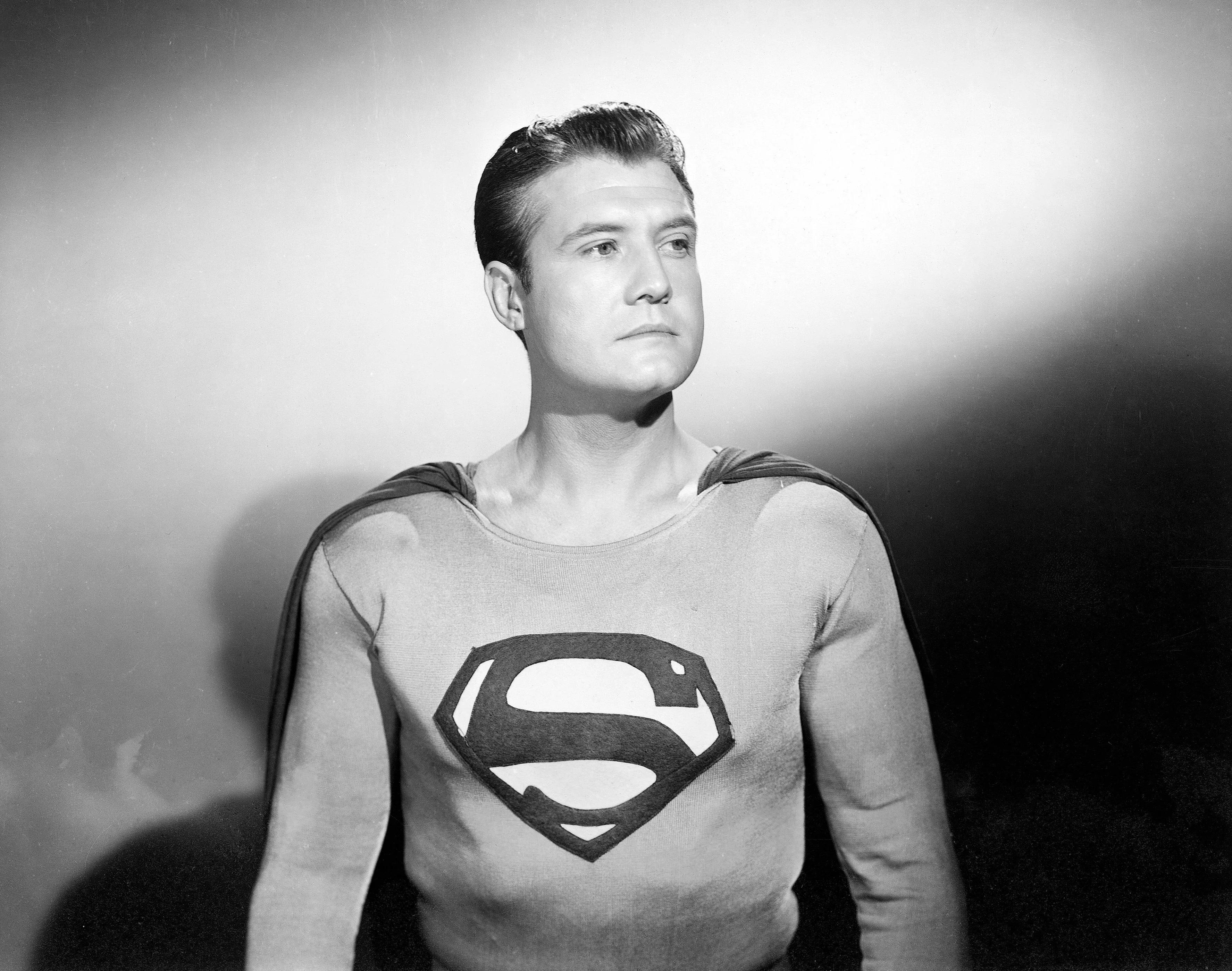 Hình nền Superman retro đen trắng làm hình nền máy tính ngầu