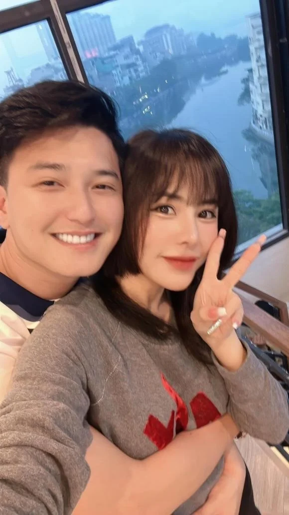 Huỳnh Anh và vợ hơn 6 tuổi chịu nhiều gièm pha