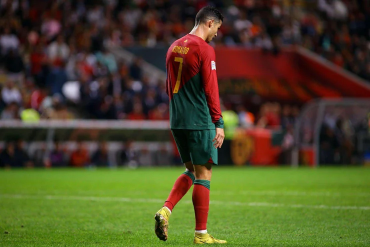 Tin mới nhất bóng đá tối 1/10: Ronaldo bị loại khỏi ảnh đại diện World Cup