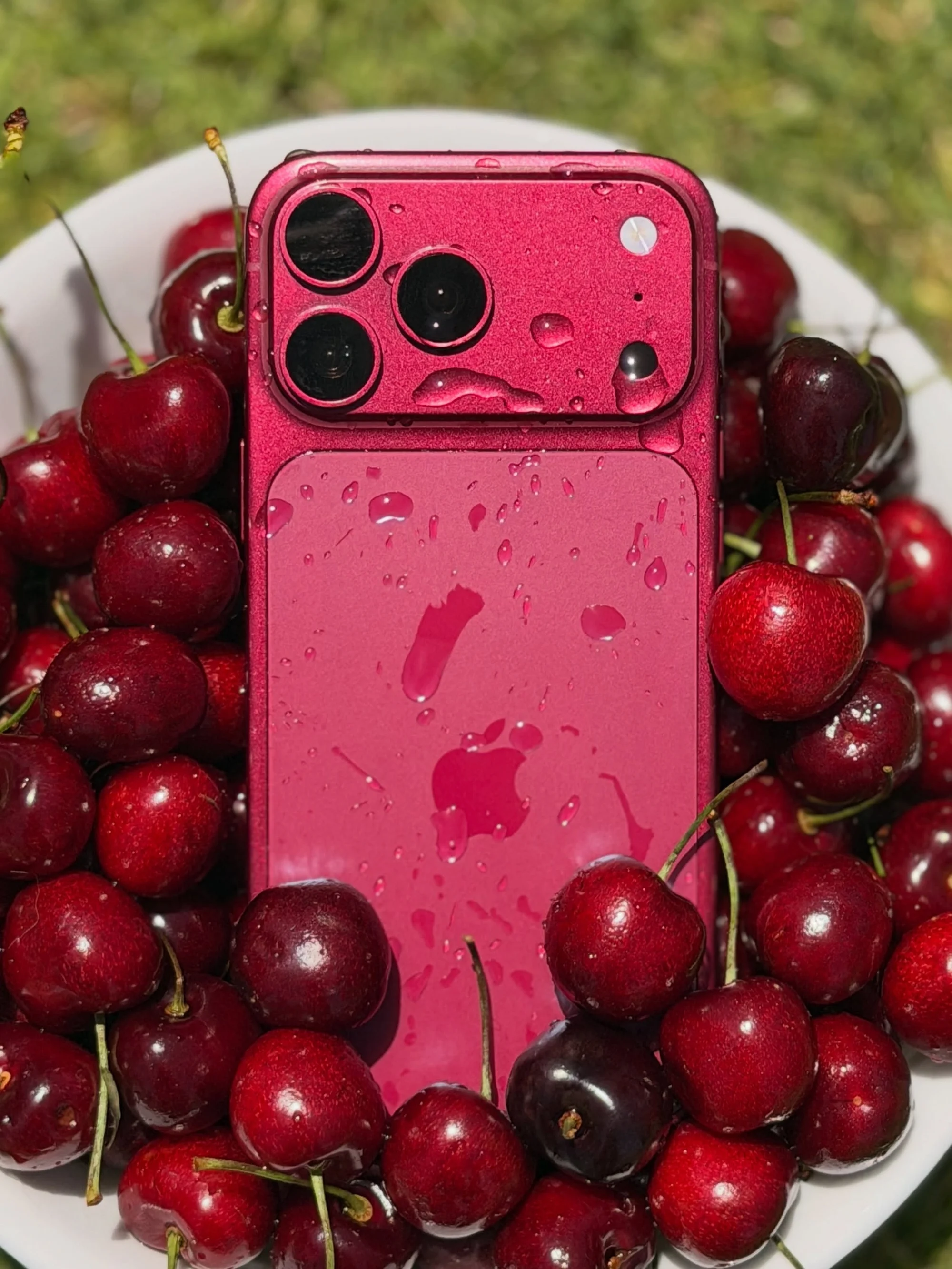 Lộ diện iPhone 18 Pro màu Dark Cherry