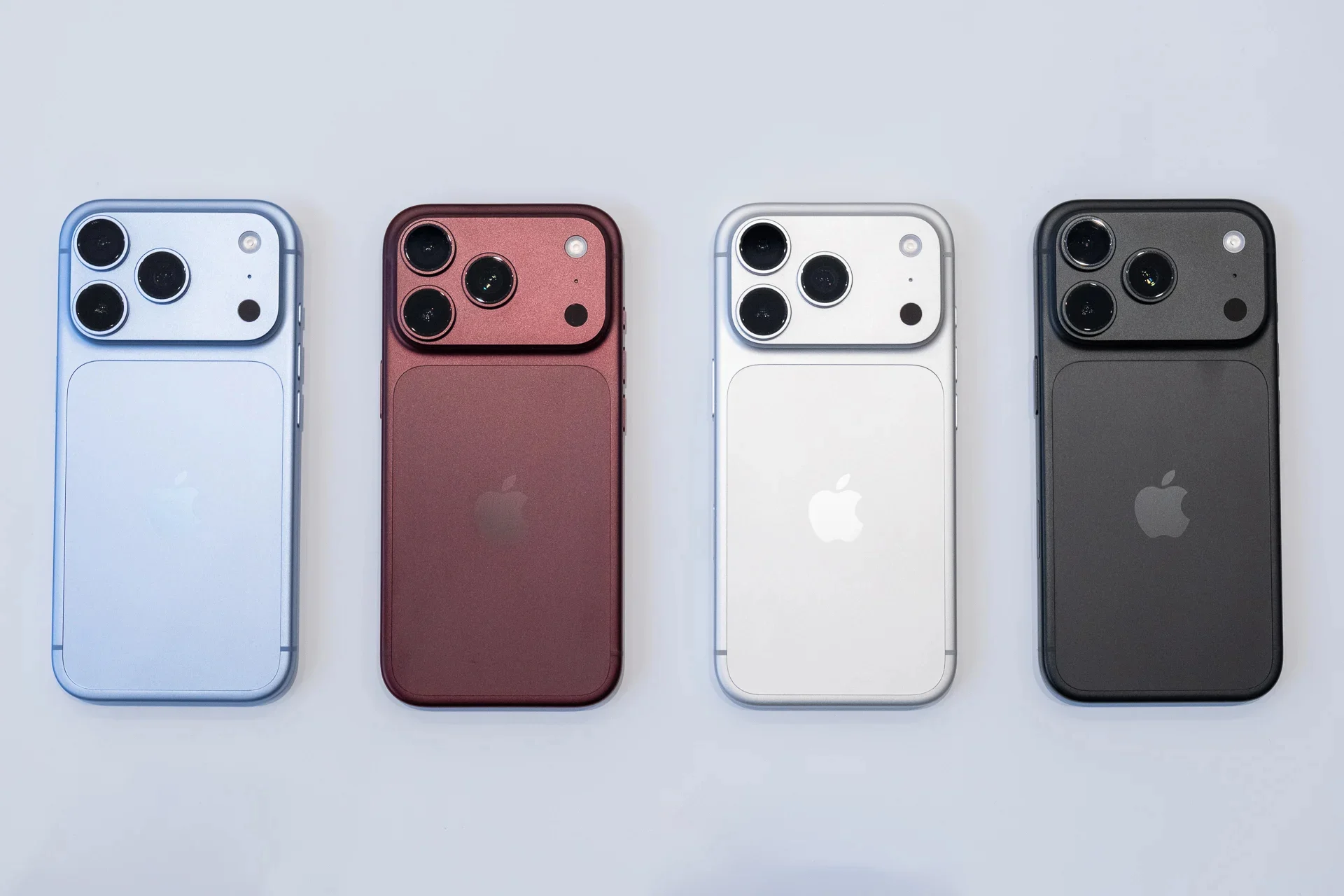 Trên tay 4 phiên bản iPhone 18 Pro Max, nặng chắc tay, màu đẹp!