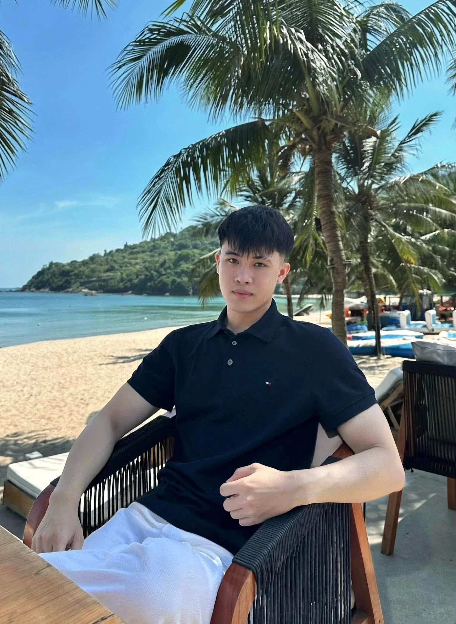 Ảnh trai trẻ đẹp với phong cách thời trang trẻ trung và cá tính