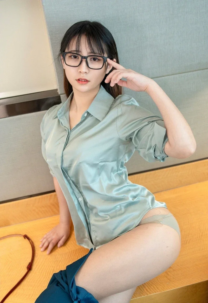 gái móc lồn, hình 68
