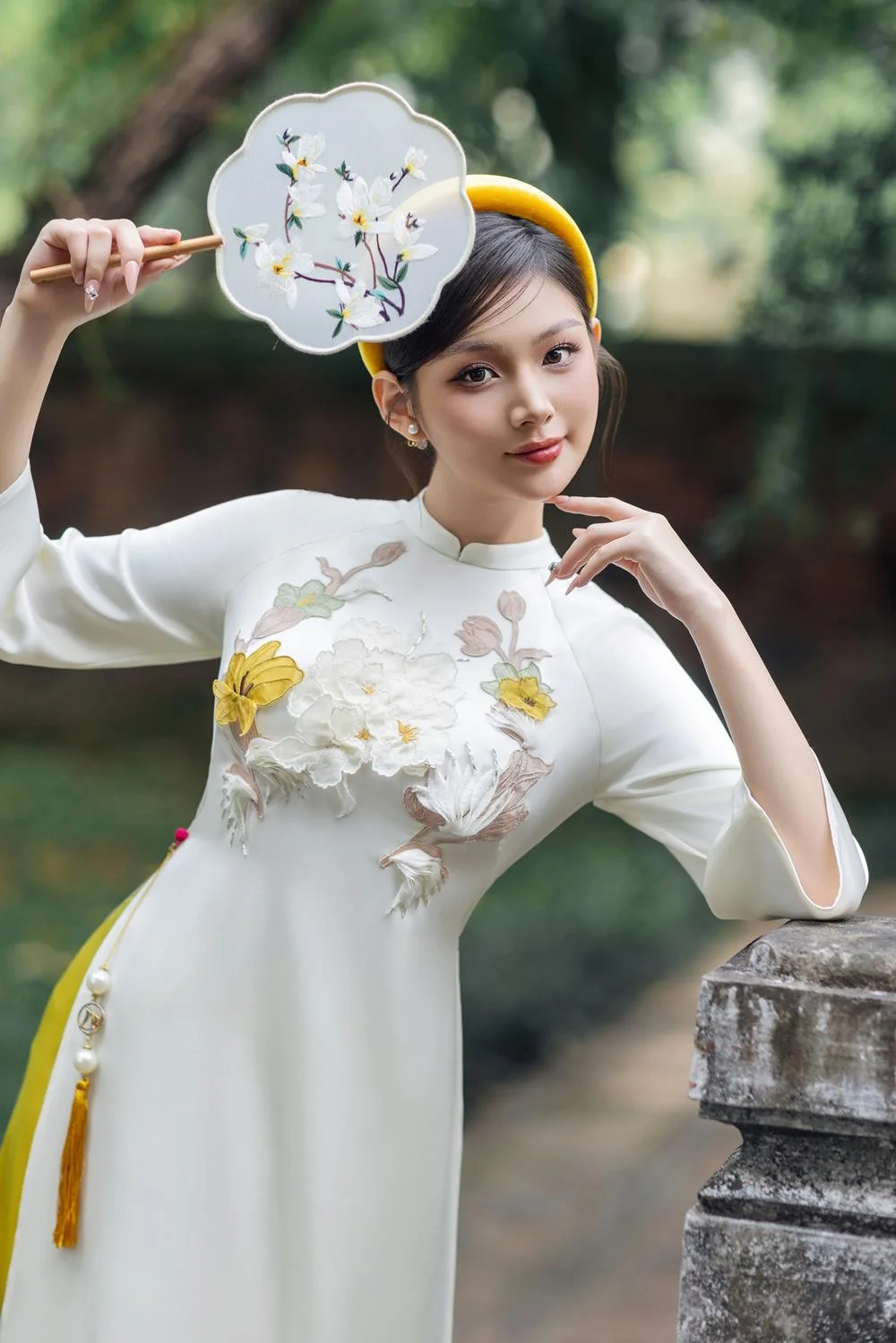 Gợi ý 4 mẫu áo dài thanh lịch diện Tết 2025