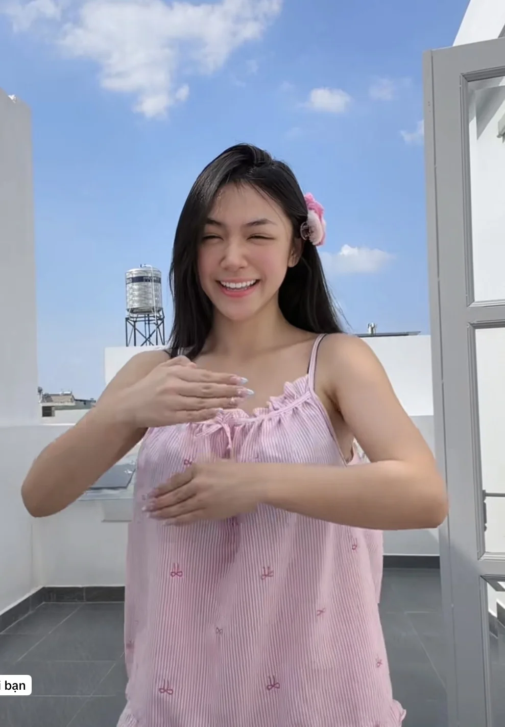 Sức hút không tưởng của "top 1 server" Trần Hà Linh, clip khoe nhà mới vừa lên sóng đã khiến các anh em rôm rả bình luận