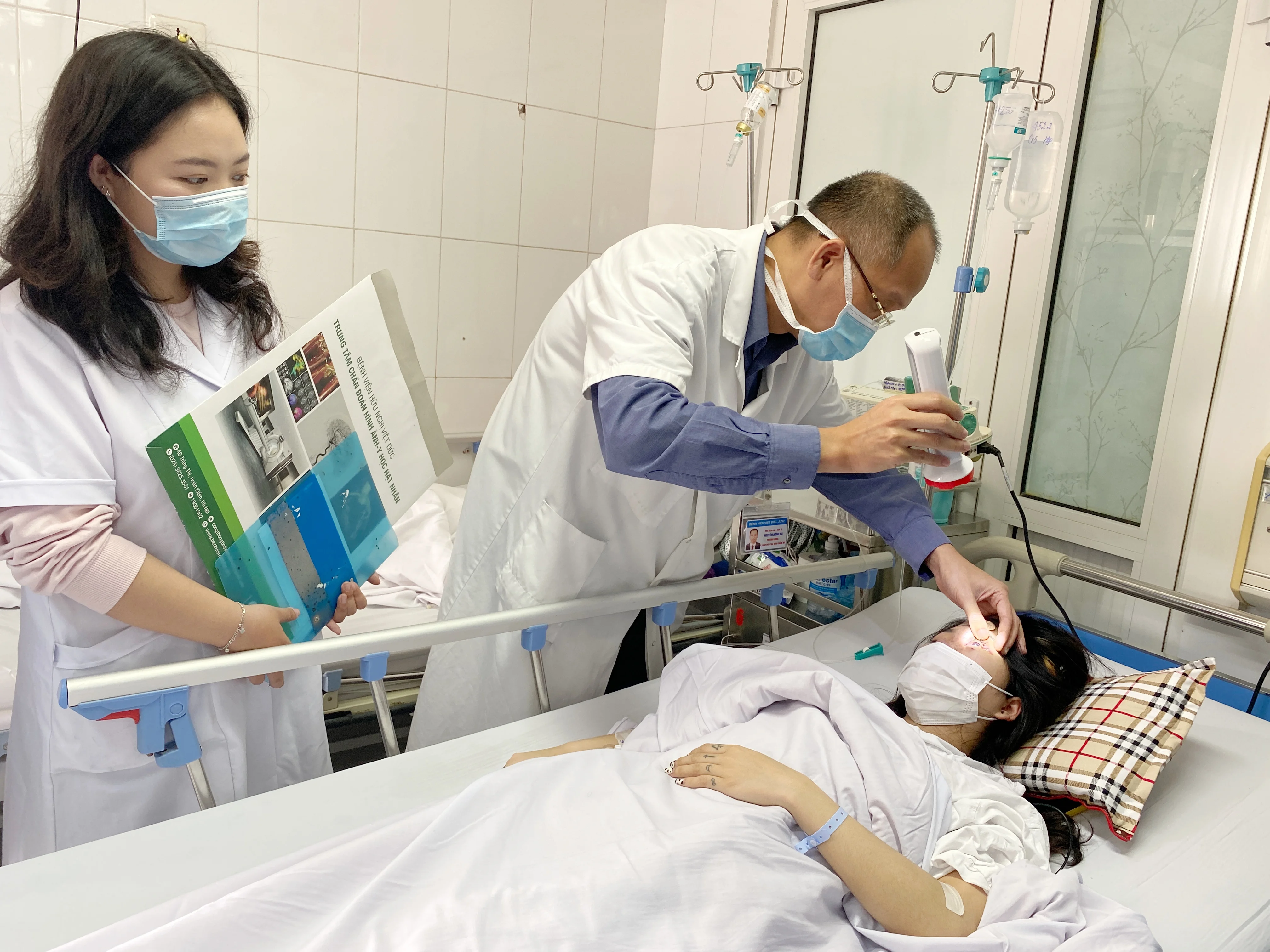 Nhờ bạn tiêm filler nâng mũi đón Tết, thiếu nữ 20 tuổi nhập viện cấp cứu vì mù mắt - Bệnh viện Hữu nghị Việt ĐứcBệnh viện Hữu nghị Việt Đức