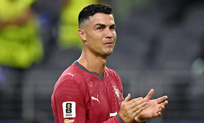 Ronaldo bật khóc nức nở trong ngày chia tay World Cup