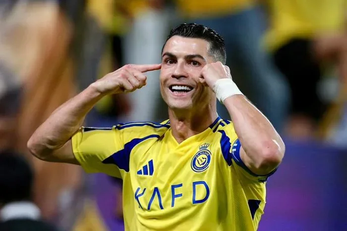 Cristiano Ronaldo ăn mừng trong màu áo Al Nassr