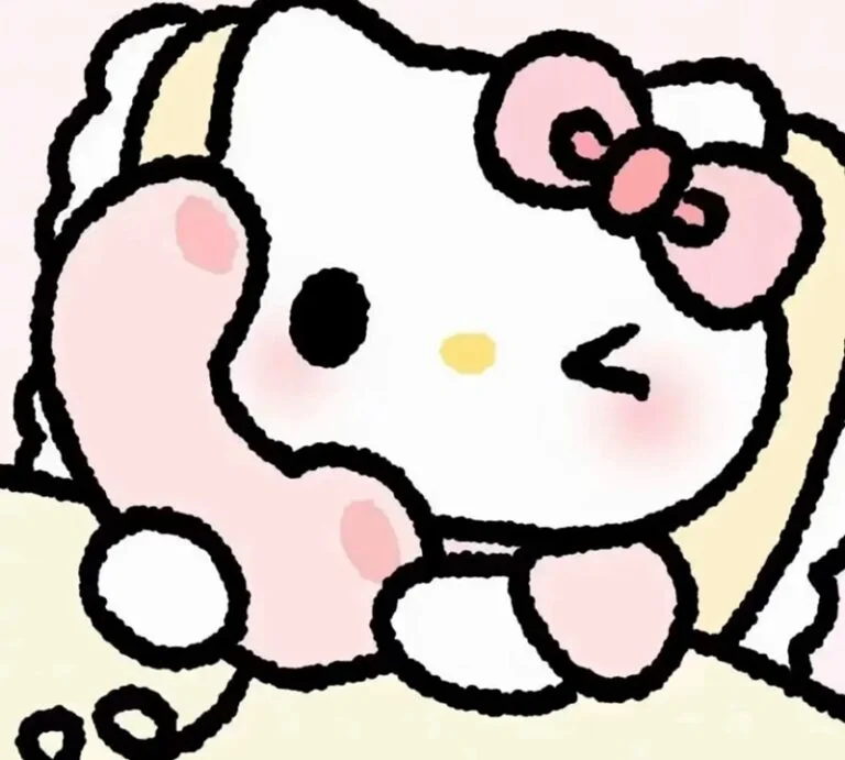 Hello Kitty nghe điện thoại dễ thương