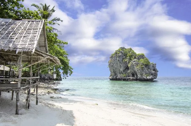 Bãi biển hoang sơ với nhà chòi gỗ, kho ảnh đẹp du lịch